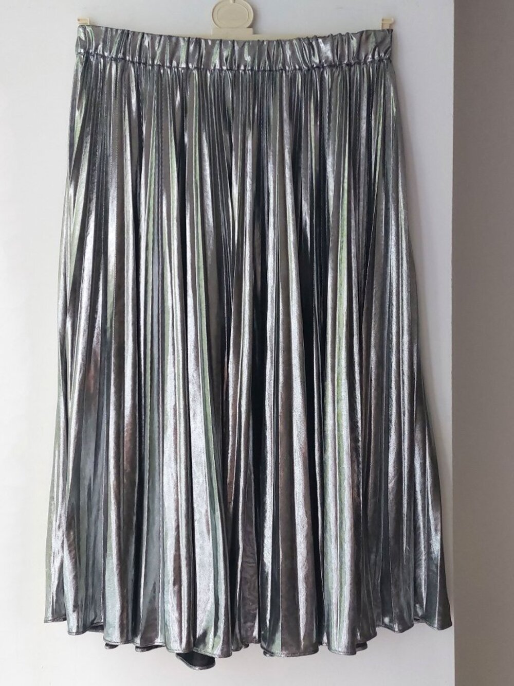 Michael Kors Pleated Silver Metallic Skirt with Elastic Waist S/M